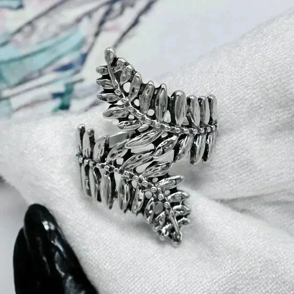 🆕Boho Style Adjustable Olive Leaf Ring 🌿 Antique Silver Finish Fits Sizes 6-9 - Picture 9 of 14